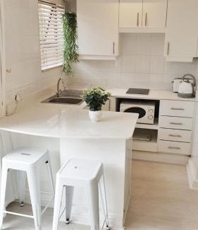 Claremont Apartment | Delightful Carrington Cottage - Guest Rated 9/10!