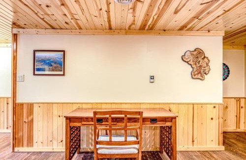 Lac du Flambeau House | Discover Carroll's Cabin: Pet-Friendly Family Retreat