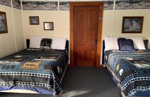 Twin Mountain Hotel | Beachfront Carroll Motel & Cottages with Poolside Fun