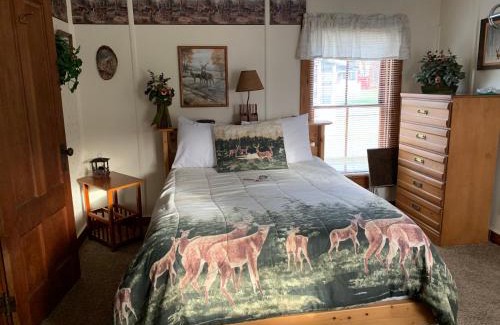 Twin Mountain Hotel | Beachfront Carroll Motel & Cottages with Poolside Fun