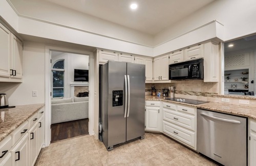Northwest Carrollton House | Carrollton Oasis: Family-Friendly Retreat with Hot Tub