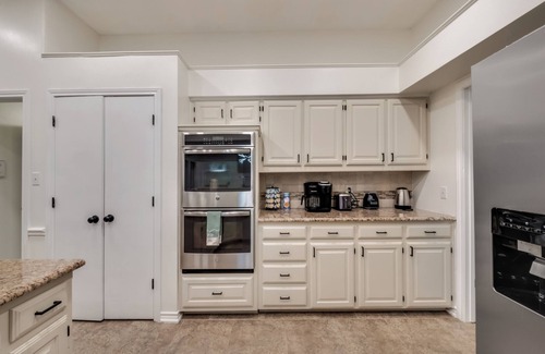 Northwest Carrollton House | Carrollton Oasis: Family-Friendly Retreat with Hot Tub