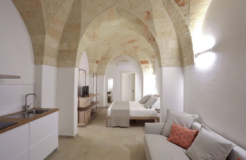 Cenate Bed & Breakfast | Unforgettable Stays at Carrubia: Spa & Pool Paradise