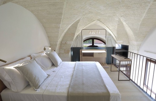 Cenate Bed & Breakfast | Unforgettable Stays at Carrubia: Spa & Pool Paradise