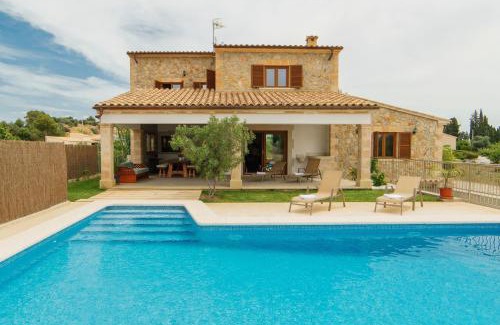 Lloseta House | Oceanfront Oasis at Carrusillo: 9.5/10 Guest Rated Retreat