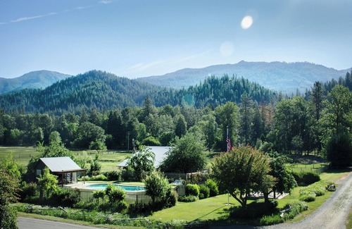 Trinity Center House | Exclusive Carrville Inn: Private Resort with Ocean Views