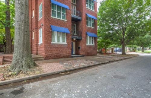 Downtown Tulsa Apartment | Carson Flats Apt 4 - 1BR Near BOK, OSU Med, Dtwn