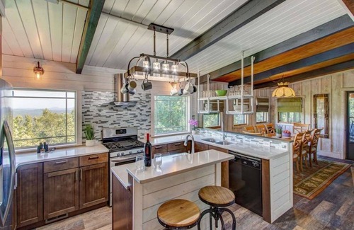 Dahlonega House | Discover Carson's Run on Cedar Mountain: Pet-Friendly Retreat