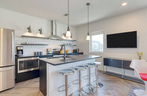 Historic Edgefield Apartment | Carter #304 by AvantStay | 1BR + Rooftop Access