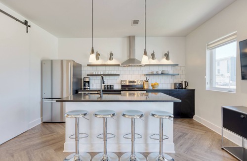 Historic Edgefield Apartment | Carter #304 by AvantStay | 1BR + Rooftop Access