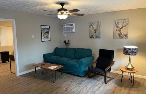 Norwood Apartment | Ideal Carter #6 Two Bedroom Apartment Near Xavier
