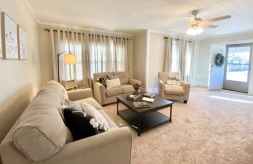 Carterville Cottage | Family-Friendly Carterville Cottage with Kitchen Access