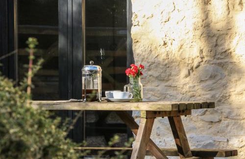 Chudleigh House | Discover Carthorse Cottage: Family-Friendly with Private Pool