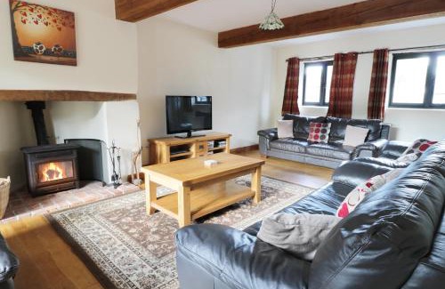 Chudleigh House | Discover Carthorse Cottage: Family-Friendly with Private Pool