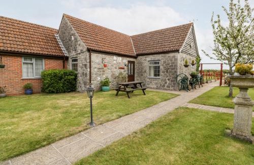 Lympsham House | Discover Carthouse: Pet-Friendly Retreat with Top Ratings