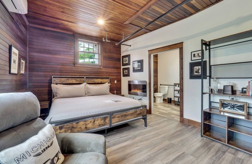 Ludington Bed & Breakfast | Cartier Mansion B&B: Oceanfront Escape with Spa & Pool