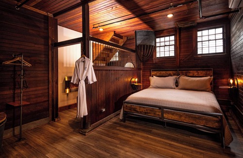 Ludington Bed & Breakfast | Cartier Mansion B&B: Oceanfront Escape with Spa & Pool