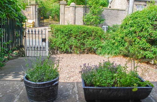 Middleham Cottage | Pet-Friendly Cartmel Cottage: Perfect for Families & Relaxation