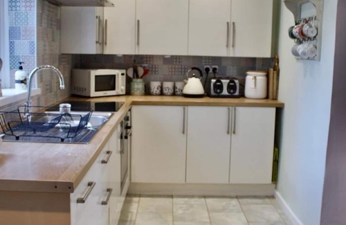 Bridgend House | Historic Cartref Home with Ocean Views Near Newcastle Castle