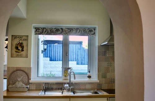 Bridgend House | Historic Cartref Home with Ocean Views Near Newcastle Castle