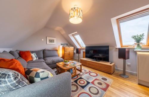 Hoveton House | Pet-Friendly Retreat at Cartshed Lodge in Nature's Embrace
