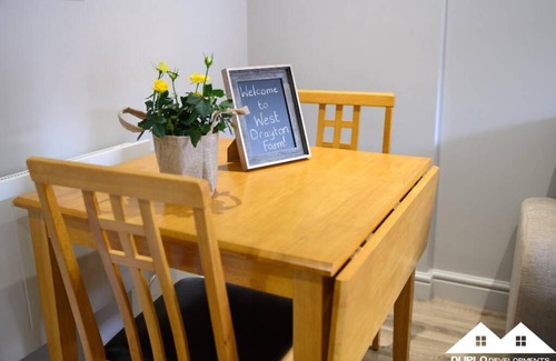 Retford House | Family-Friendly Carver Apartment at West Drayton Farm