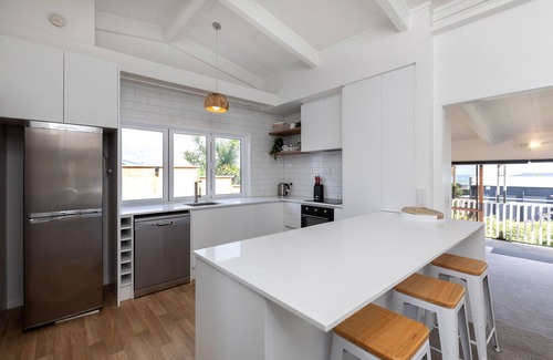 New Plymouth House | Carver Heights - Breathtaking Ocean Views & Family-Friendly Amenities