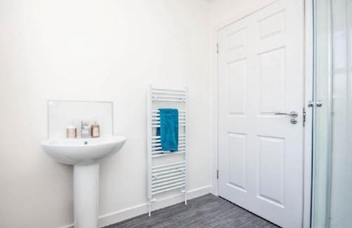 Dunfermline Apartment | Pet-Friendly Retreat at Carvetii - Edward House D
