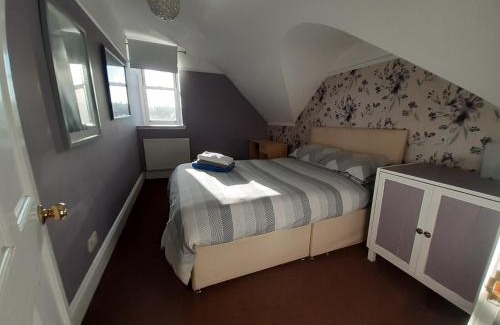 Tillicoultry Apartment | Pet-Friendly Carvetii - Halite House: Perfect for Families