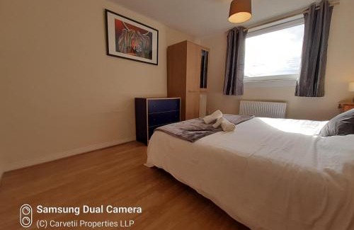 Grangemouth Apartment | Spacious Carvetii - Stuart House: Family & Pet Friendly Stay