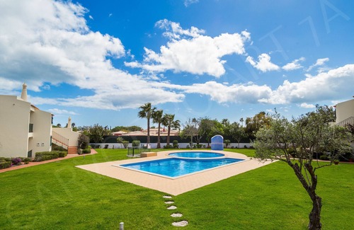 Mato Serrao Apartment | Guest Rated: 10/10 Carvoeiro Apartment with Pool & Breakfast