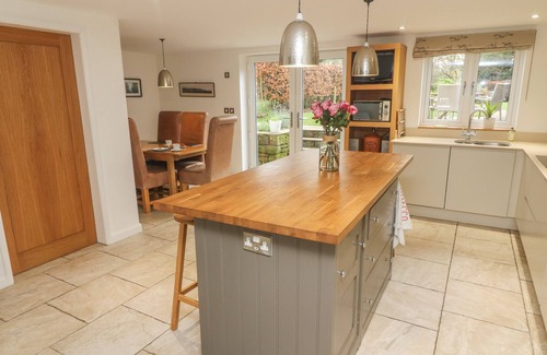 Dufton Cottage | Pet-Friendly CARWOOD: Cozy Cottage Retreat in Dufton