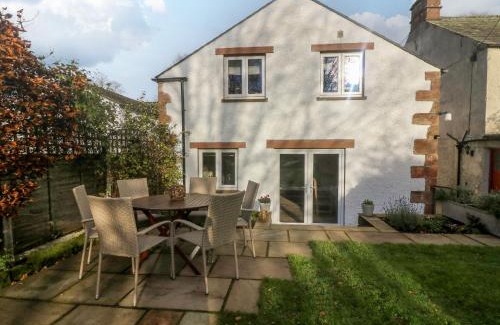 Dufton House | Discover Carwood: Pet-Friendly 4-Star Retreat with Top Reviews