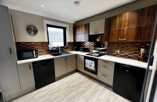 Portrush House | Caryis by the Sea nModern newly renovated central location home 150m from beach.