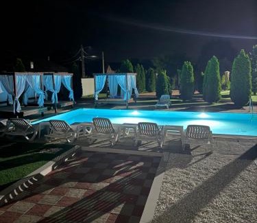 Gura Ocnitei Villa | Beachfront Getaway with Pool & Hot Tub at Casă de vacanță