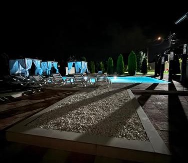 Gura Ocnitei Villa | Beachfront Getaway with Pool & Hot Tub at Casă de vacanță