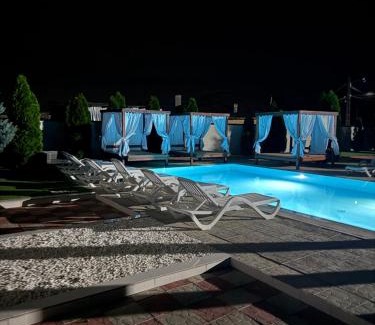 Gura Ocnitei Villa | Beachfront Getaway with Pool & Hot Tub at Casă de vacanță