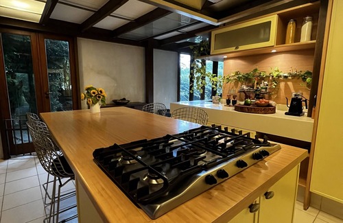 Carapicuiba House | Experience Comfort at Casa Per'un Artista for Families