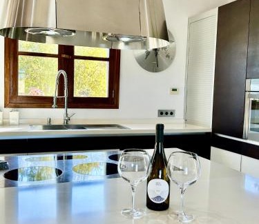 Sencelles Villa | Top-Rated Cas Coix: Pool, Spa & Jacuzzi Paradise