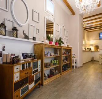 Centro Storico Hotel | Pet-Friendly Cas'E House with Restaurant & Breakfast Awaits