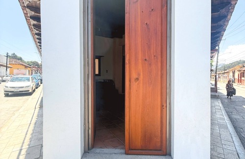 De Mexicanos House | Casa Real De Mexicanos one block from Santo Domingo!