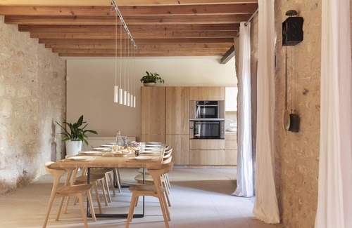 Consell Ski Chalet | Ideal Vacation Home with Pool and Ocean View for 10 Guests