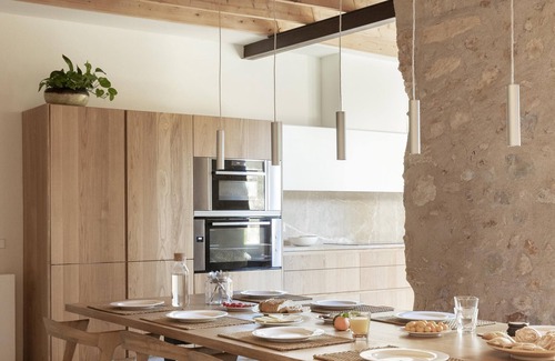 Consell Ski Chalet | Ideal Vacation Home with Pool and Ocean View for 10 Guests