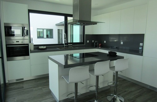 Bombarral House | Relaxing Retreat: Casa da Colina Villa with Ocean Views