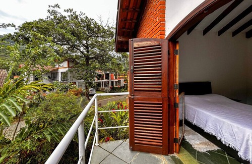 Praia do Toque-Toque Pequeno House | Inviting Casa Steps from Praia do Toque Toque Pequeno