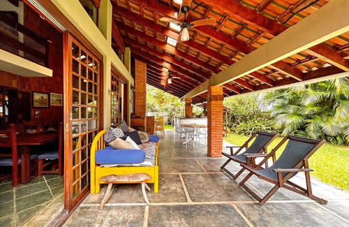 Praia do Toque-Toque Pequeno House | Inviting Casa Steps from Praia do Toque Toque Pequeno