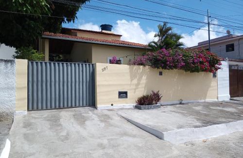 Castelo Branco House | Cozy Retreat Just 3 KM from Praia Tambaú - Pet Friendly Stay