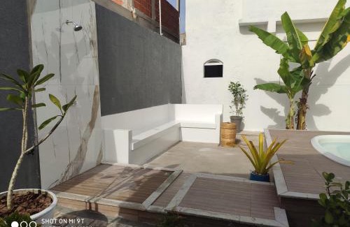 Bairro das Laranjeiras House | Casa Índigo: Family-Friendly Stay with Pool & Beach Access