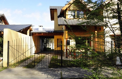 El Bolson House | Family-Friendly Retreat at Casa Ñire - Rated 9.4/10