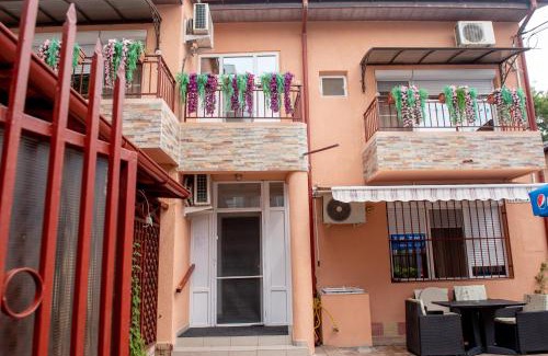 Eforie Sud House | Oceanfront Casa Ștefan - Guest Rated 9.5/10, Family Friendly